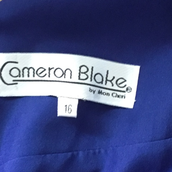 Gown - Picture 5 of 5